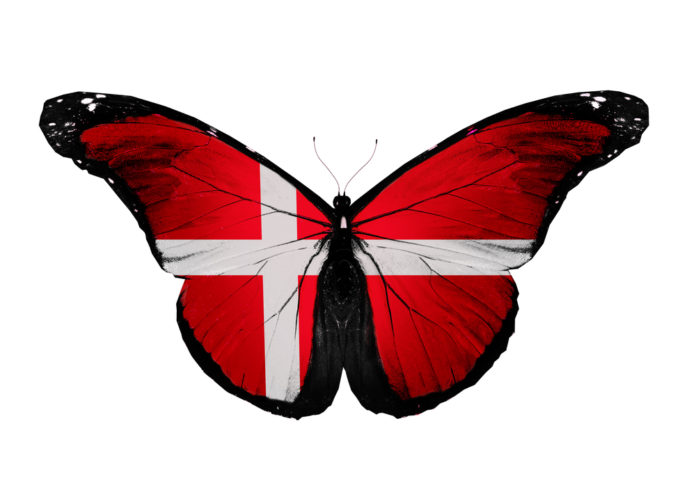 Der er et yndigt land - Danmarks nationalsang - Sommerfugl med Dannebrog
